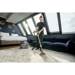 Umfangreiches Set zur Teppichreinigung