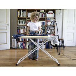 Das Multifunktions-Paket: Dampfreiniger mit Bügeltisch kombiniert